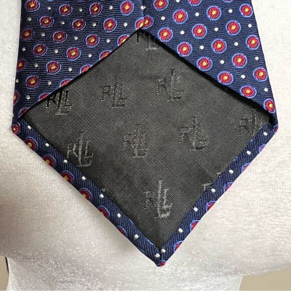 - Ralph Lauren medallion silk tie. - Picture 3 of 6